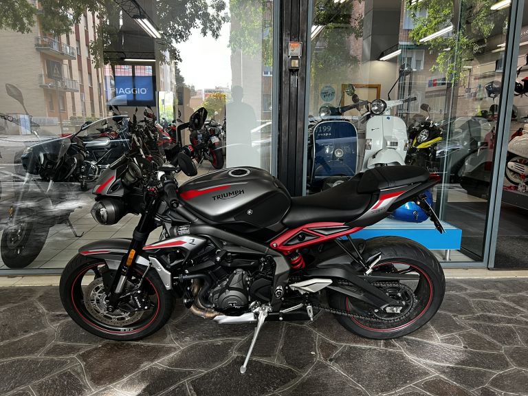 TRIUMPH STREET TRIPLE R