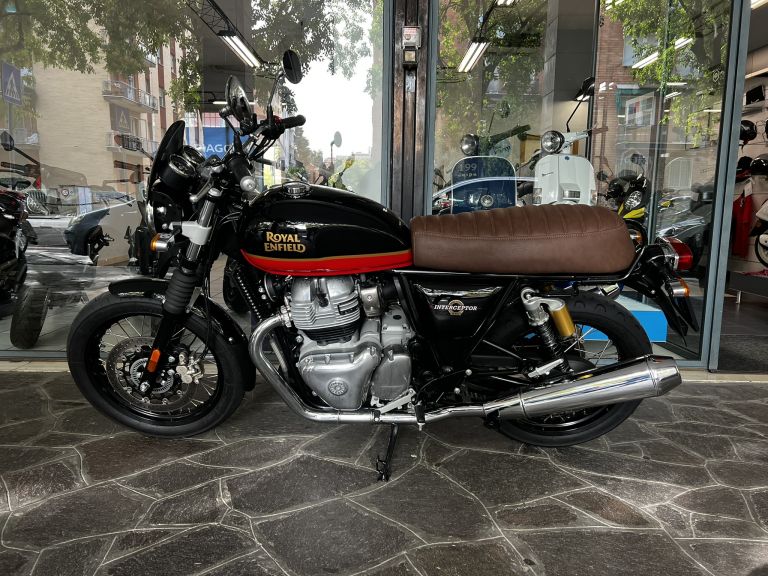ROYAL ENFIELD INTERCEPTOR 650