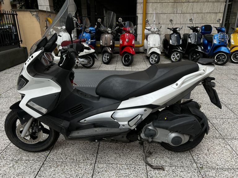APRILIA SR MAX 300