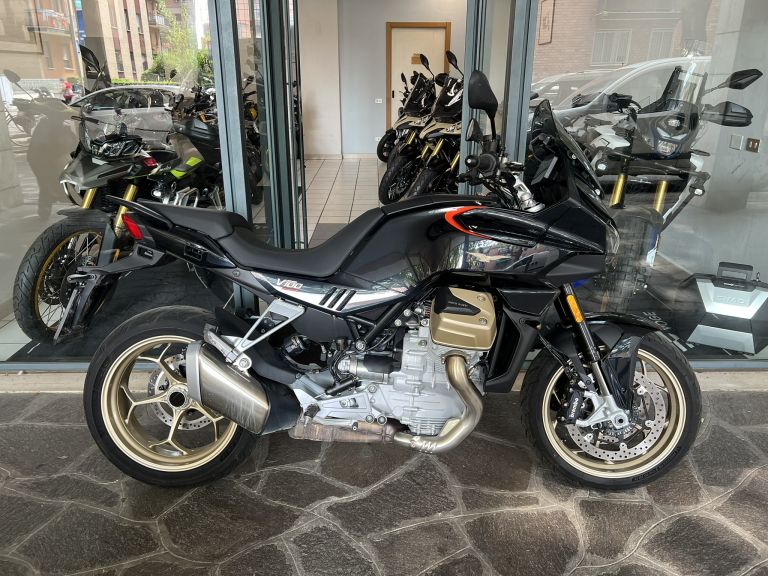 MOTO GUZZI V100