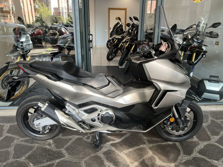 HONDA FORZA 750